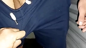 Sexo em público.  transando com o gringo atrás do carro da lavanderia ( completo no red e subscrição)