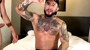 O gringo não resistiu e sentou gostoso novinhos brasileiros