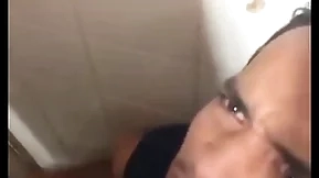 Saindo para o trabalho passei finish no banheiro da estação da luz em são paulo e fodi com nove machos - full red