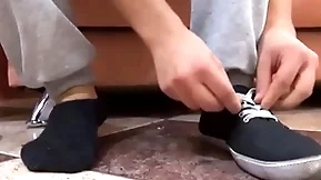 Solo guy enjoys sucking toe and licking