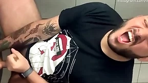 Ativo sofrendo com consolo imenso no cu - instagram: lucioserrat