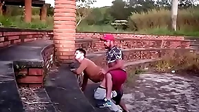 Mamando no parque