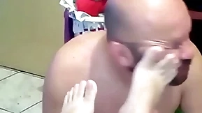 Broder chupando meus pés 2 - foot worshiped detached