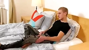 Oliver morgenson rub the all thumbs cum into his skin