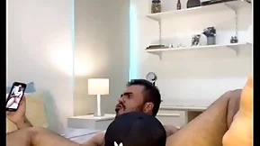 Maloka chupando o cu do amigo ativo